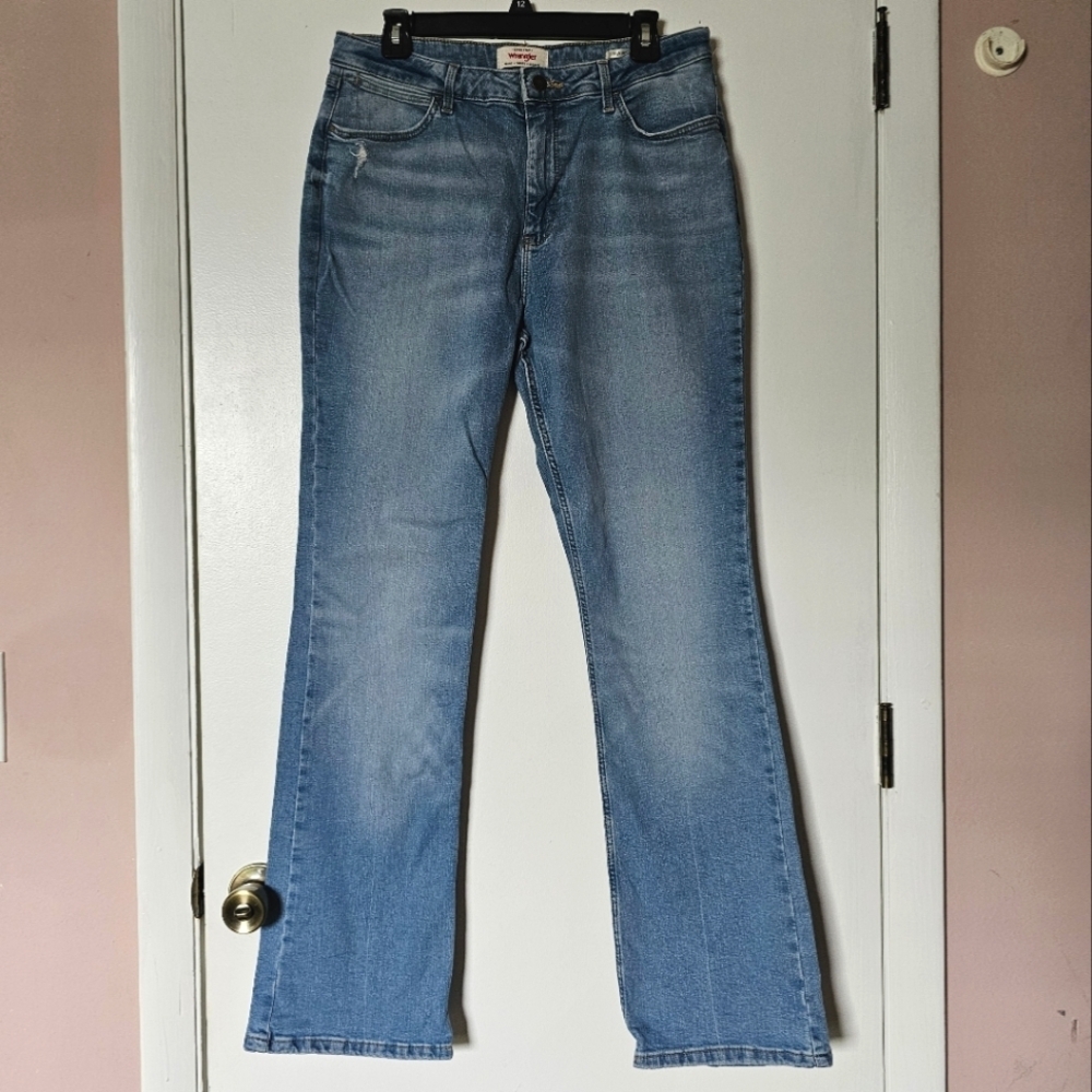 Wrangler high rise bold bootcut light wash distressed stretch women's jeans